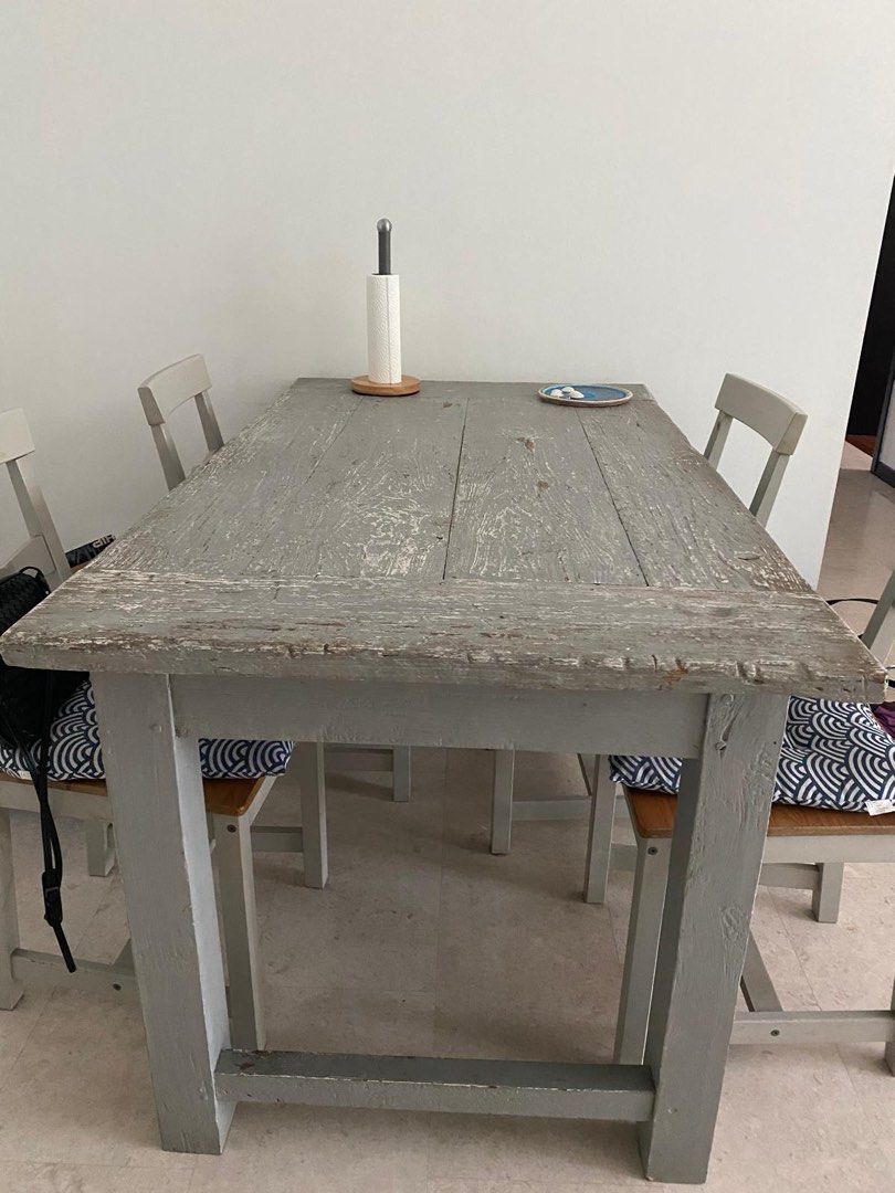 Dining Table Set (Category: Tables & Sets) located in Singapore. Submitted by micmanu17766 (Listing ID 1442435975, Image 2). Description: Vintage style dining table with 4 chairs 140 cm long 80 cm large.