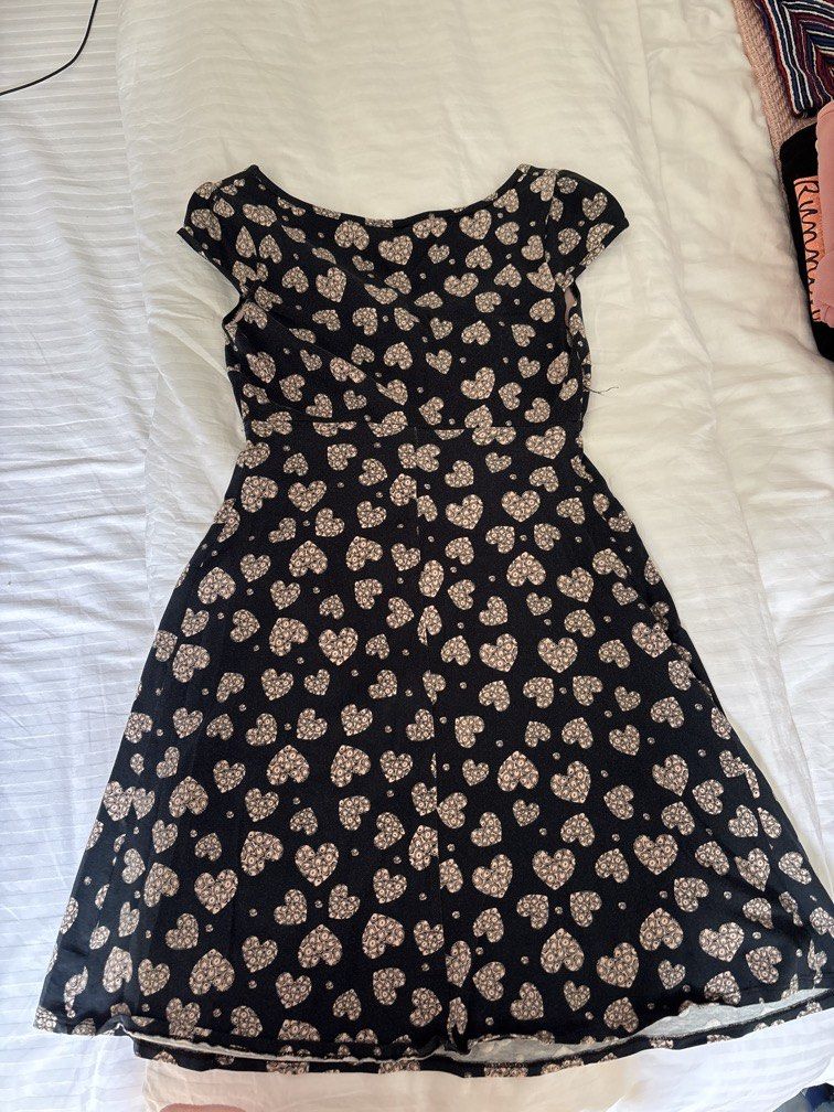 Dorothy perkins dress (Category: Dresses) located in Makati City. Submitted by rayonner (Listing ID 1442401776, Image 2). Description: Bought from ukay not yet worn.