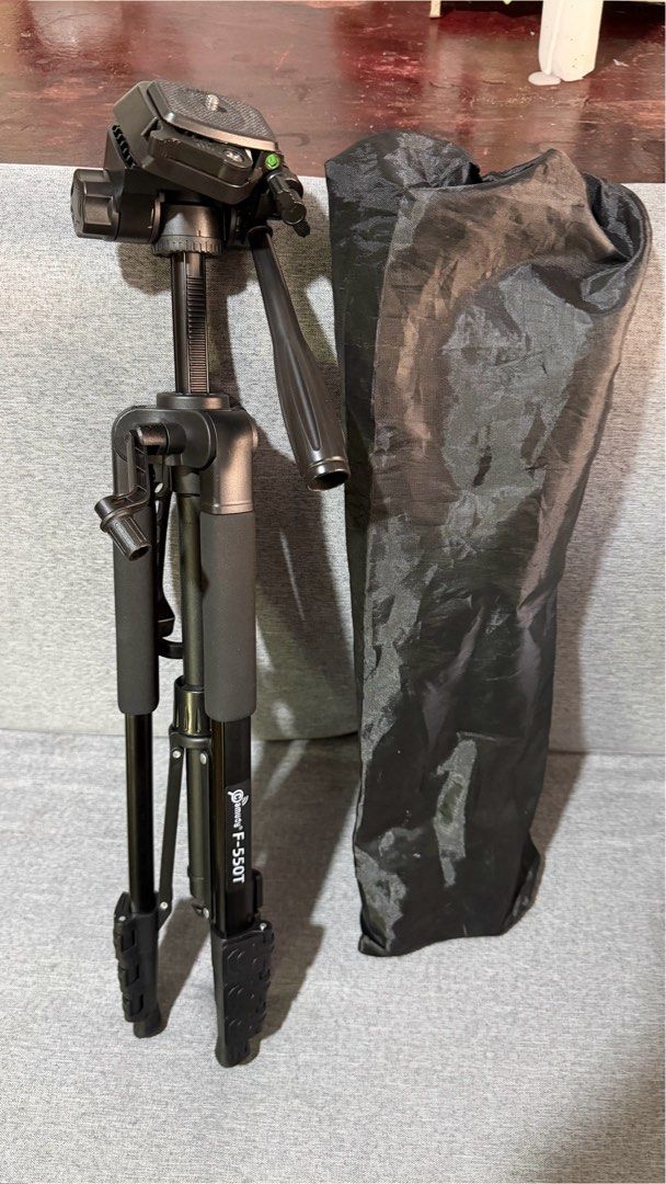 F-550T Tripod with Bag (Category: Tripods & Monopods) located in Taguig. Submitted by jejels (Listing ID 1442363549, Image 2). Description: - Black F-550T tripod - Includes black carrying bag - Adjustable legs with rubber grips for stability - Quick-release plate for easy camera mounting - Built-in bubble level for accurate framing - Suitable for both cameras and smartphones - Ready for your next photo or video shoot.