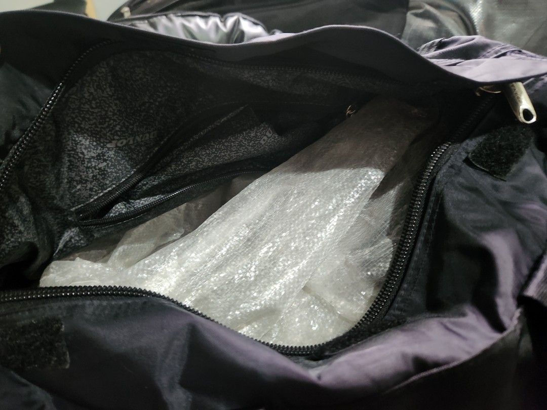 Fs (Category: Sling Bags) located in Tarlac. Submitted by margareth24 (Listing ID 1442420021, Image 3). Description: For sale Dunlop travel bag gym bag nylon material faded lang konti ung print nia the rest ok nman.