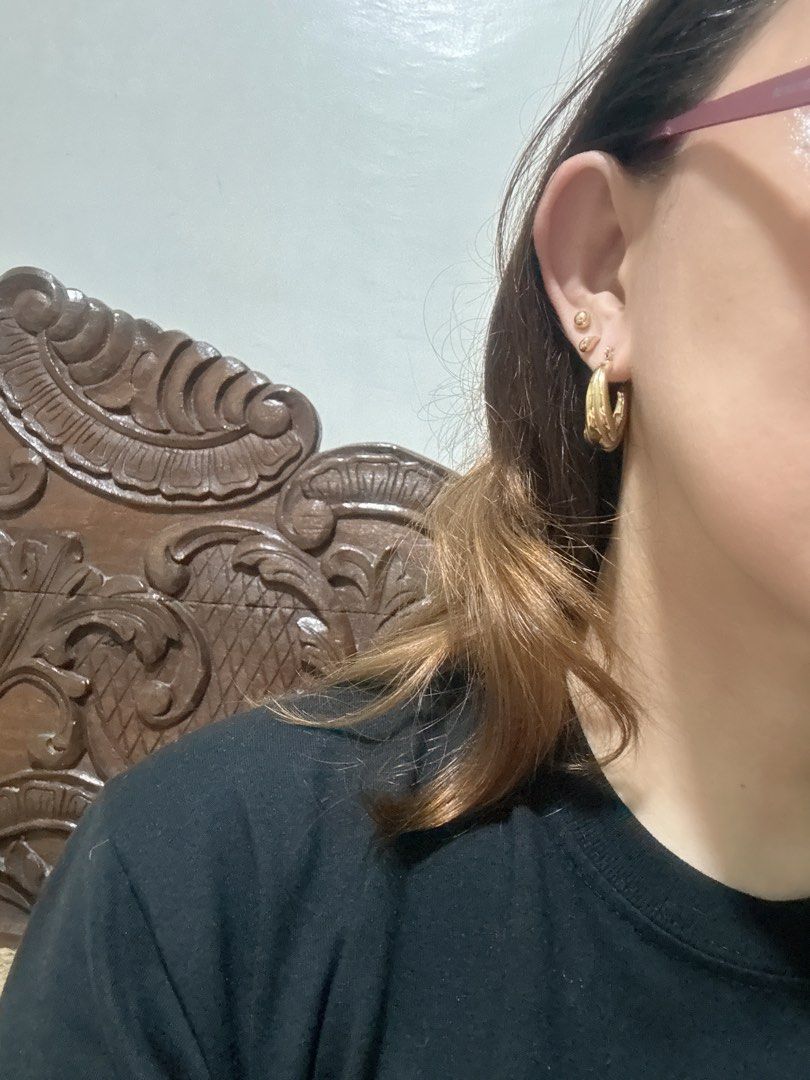 Gold toned Stainless Twisted Earrings (Category: Earrings) located in Quezon City. Submitted by veefinds (Listing ID 1442474425, Image 3). Description: Elegant gold-toned twisted hoop earrings ✨ Stainless steel, PVD coated- tarnish-resistant, and high quality with a luxe 18K gold look. Never used—perfect for everyday wear or special occasions. Effortless elegance in every detail. Selling for ₱1,320 only. Pm me for details!.