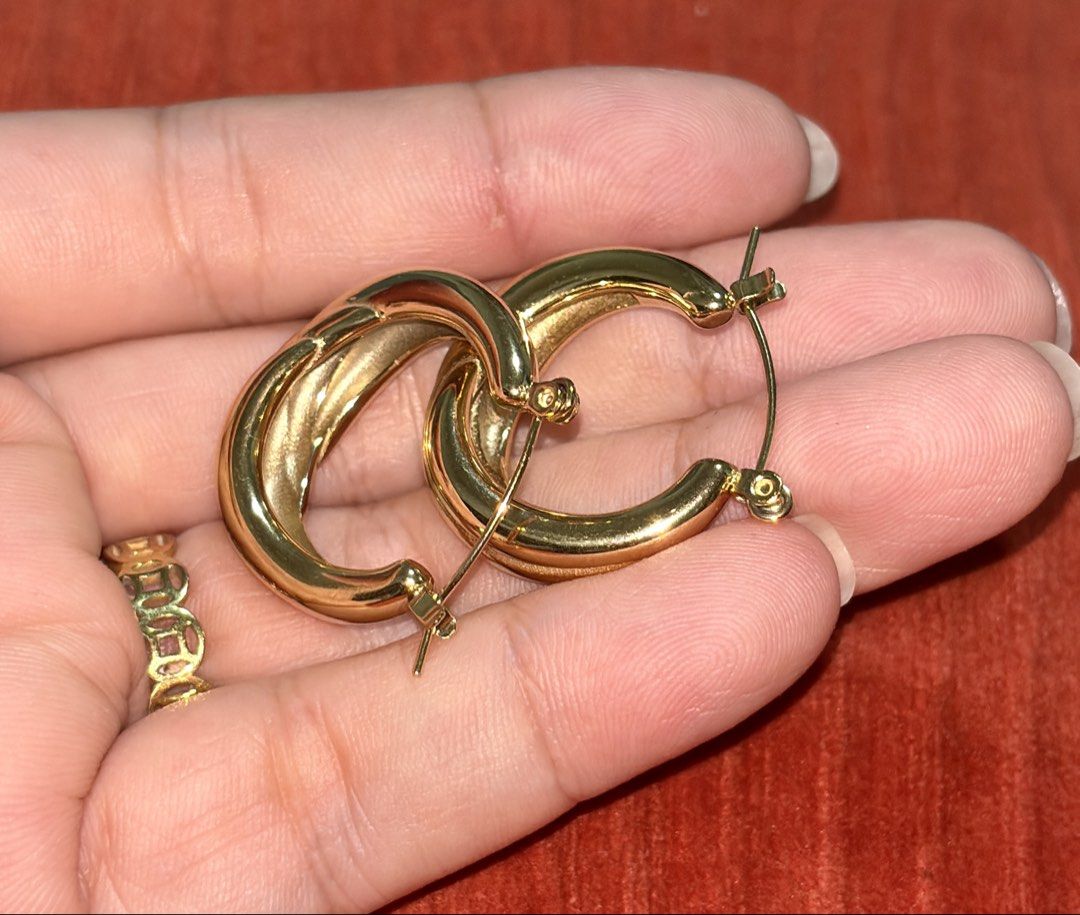 Gold toned Stainless Twisted Earrings (Category: Earrings) located in Quezon City. Submitted by veefinds (Listing ID 1442474425, Image 2). Description: Elegant gold-toned twisted hoop earrings ✨ Stainless steel, PVD coated- tarnish-resistant, and high quality with a luxe 18K gold look. Never used—perfect for everyday wear or special occasions. Effortless elegance in every detail. Selling for ₱1,320 only. Pm me for details!.