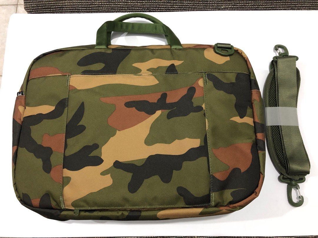 Herschel Sandford Messenger Bag (Category: Cross-body Bags) located in Marikina City. Submitted by anythindahan (Listing ID 1442486025, Image 2). Description: original and brand new with tags and packaging MOP: BPI/BDO/Metrobank/Gcash.