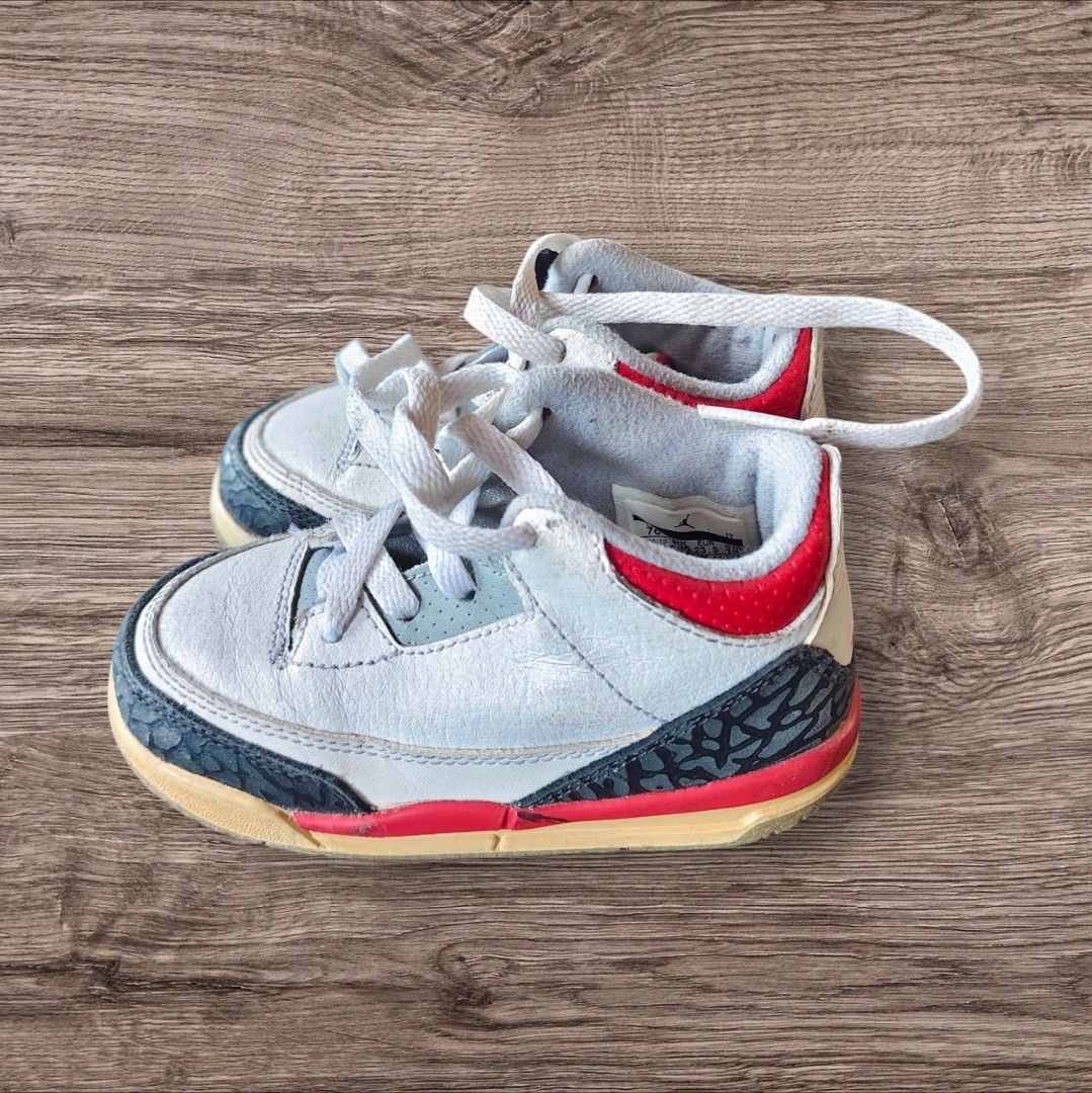 Highshoes Jord@n (Category: Babies & Kids Fashion) located in Cauayan City . Submitted by happyprelovedx (Listing ID 1442392665, Image 2). Description: This is just Preloved so don't expect too much. For more info about this item kindly message me.😊.