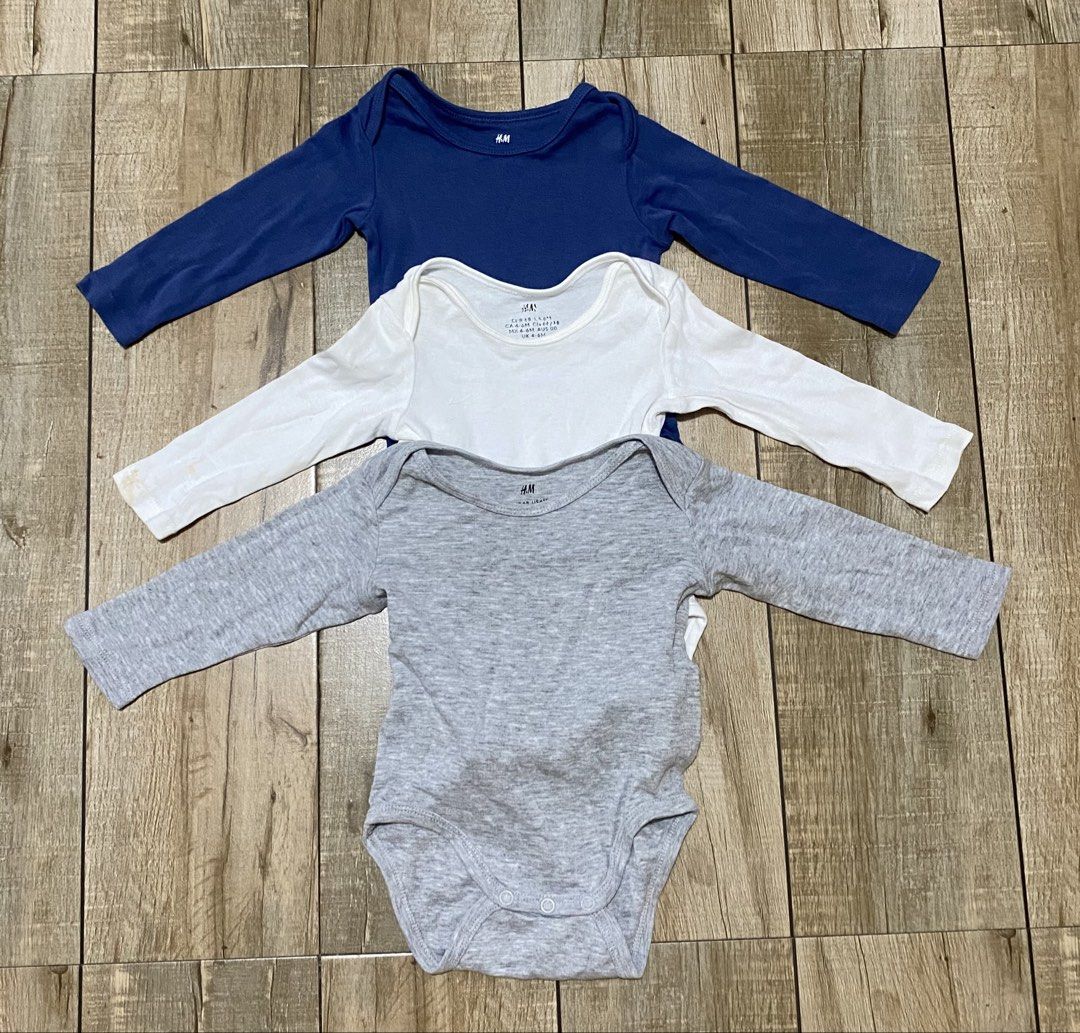 H&M baby longsleeves 4-9m (Category: Babies & Kids Fashion) located in Paranaque City. Submitted by jarberice (Listing ID 1442412946, Image 1). Description: As pack yung white lang nagamit can fit to 9 months.