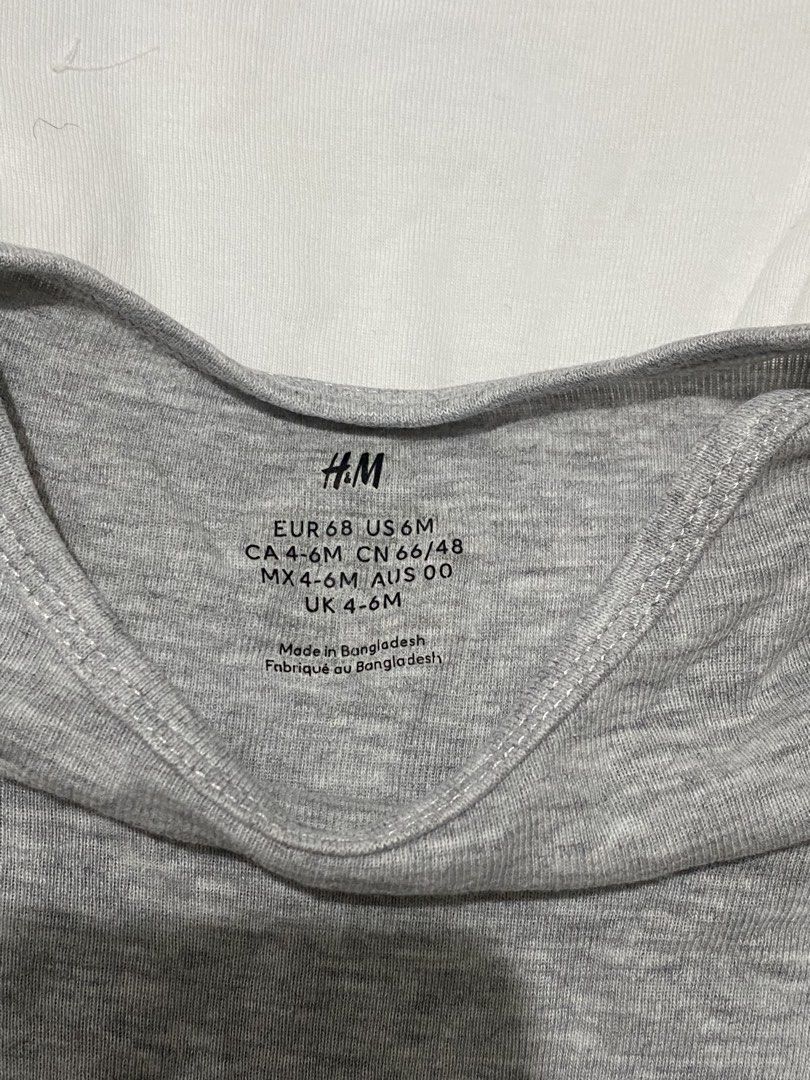 H&M baby longsleeves 4-9m (Category: Babies & Kids Fashion) located in Paranaque City. Submitted by jarberice (Listing ID 1442412946, Image 3). Description: As pack yung white lang nagamit can fit to 9 months.