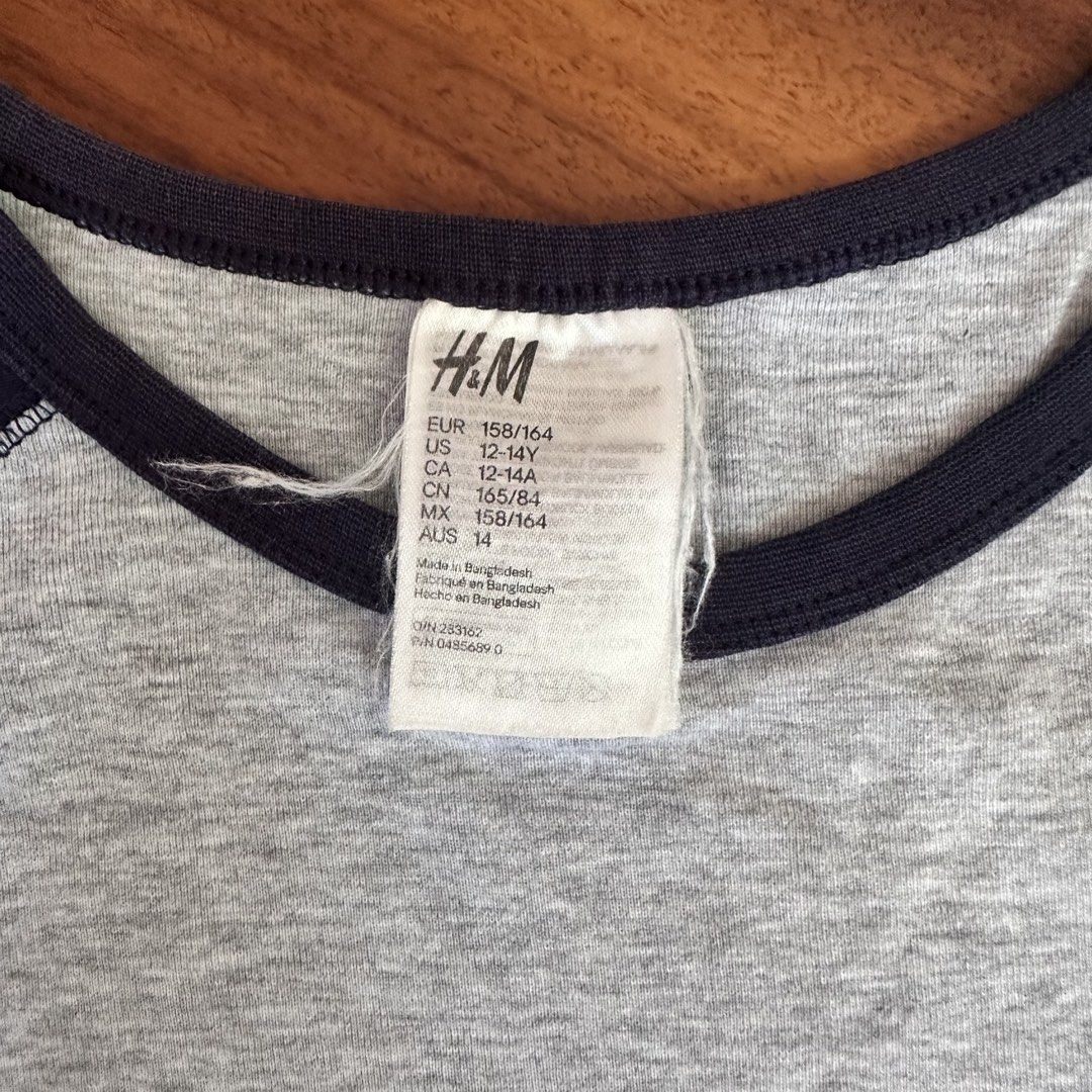 H&M Christmas Loading Long Sleeve Shirt (Category: Babies & Kids Fashion) located in San Juan City. Submitted by gj10_ (Listing ID 1442369488, Image 2). Description: - lightly used / good as new - pm for more details .