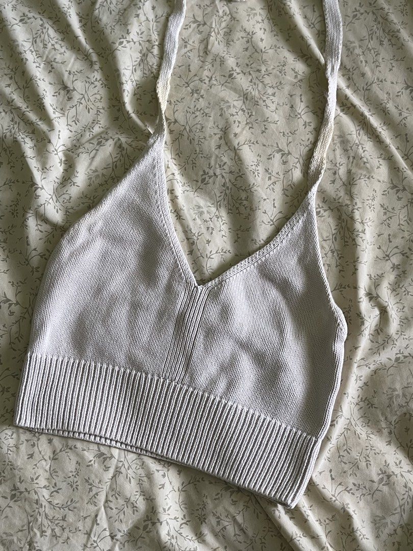 H&M Halter Top (Category: Longsleeves) located in Manila. Submitted by stargirl05 (Listing ID 1442405428, Image 1). Description: - H&M Divided light beige Knit Halter Top - Size XS - Simple and classic design - Comfortable knit material.