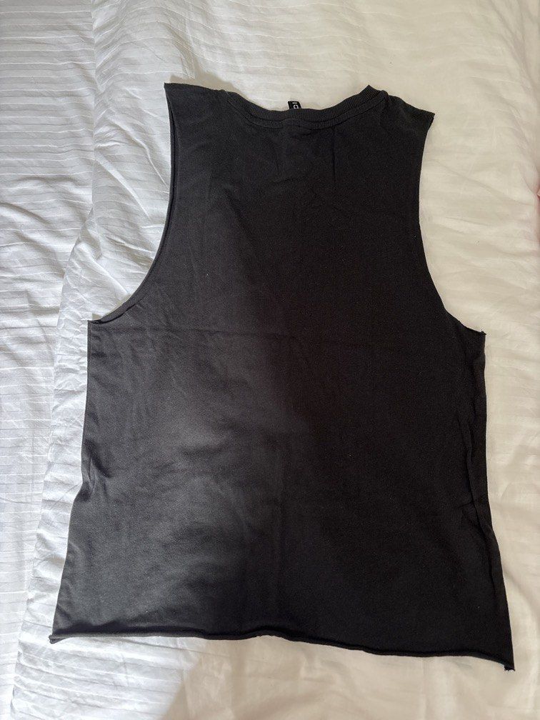H&m Divided Muscle Tee Sleeveless (Category: Sleeveless) located in Makati City. Submitted by rayonner (Listing ID 1442400805, Image 3). Description: .