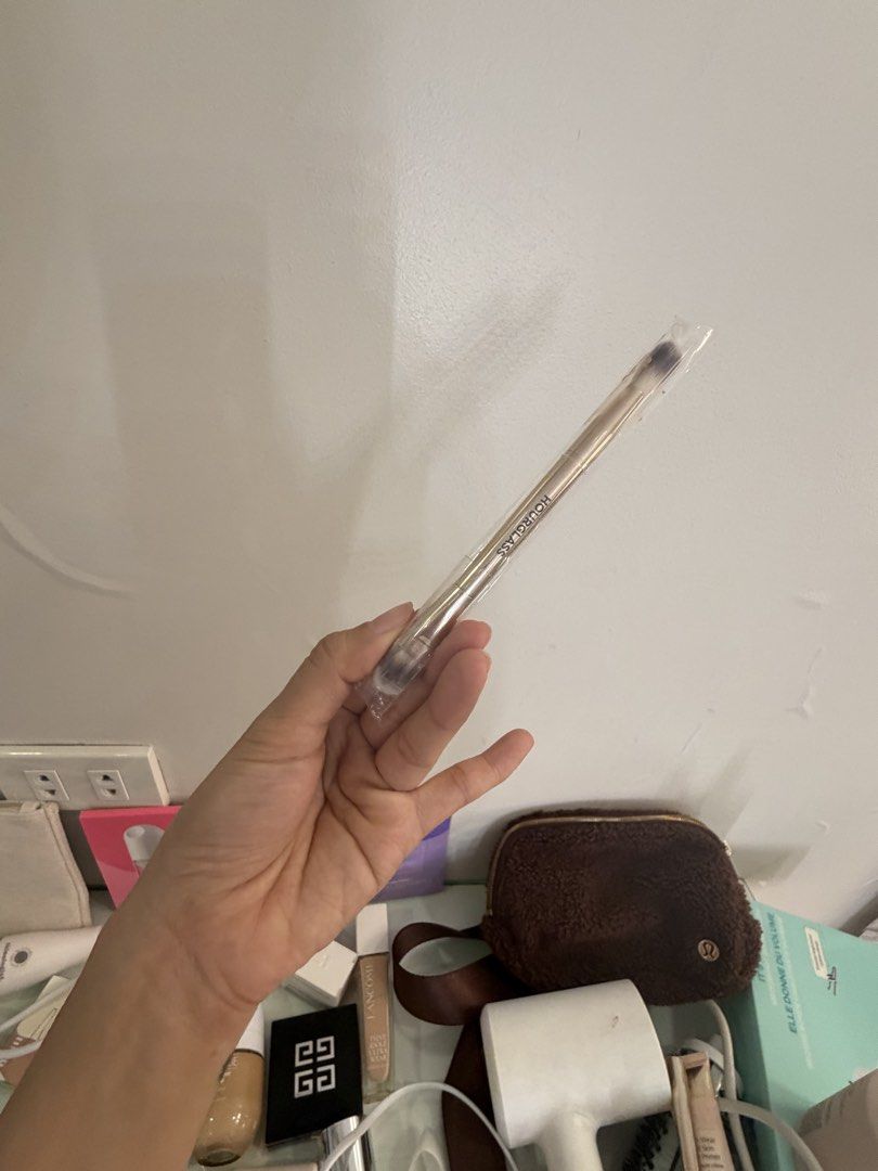 Hourglass eyeshadow brush (Category: Makeup) located in Quezon City. Submitted by destashingmycloset (Listing ID 1442460548, Image 1). Description: .