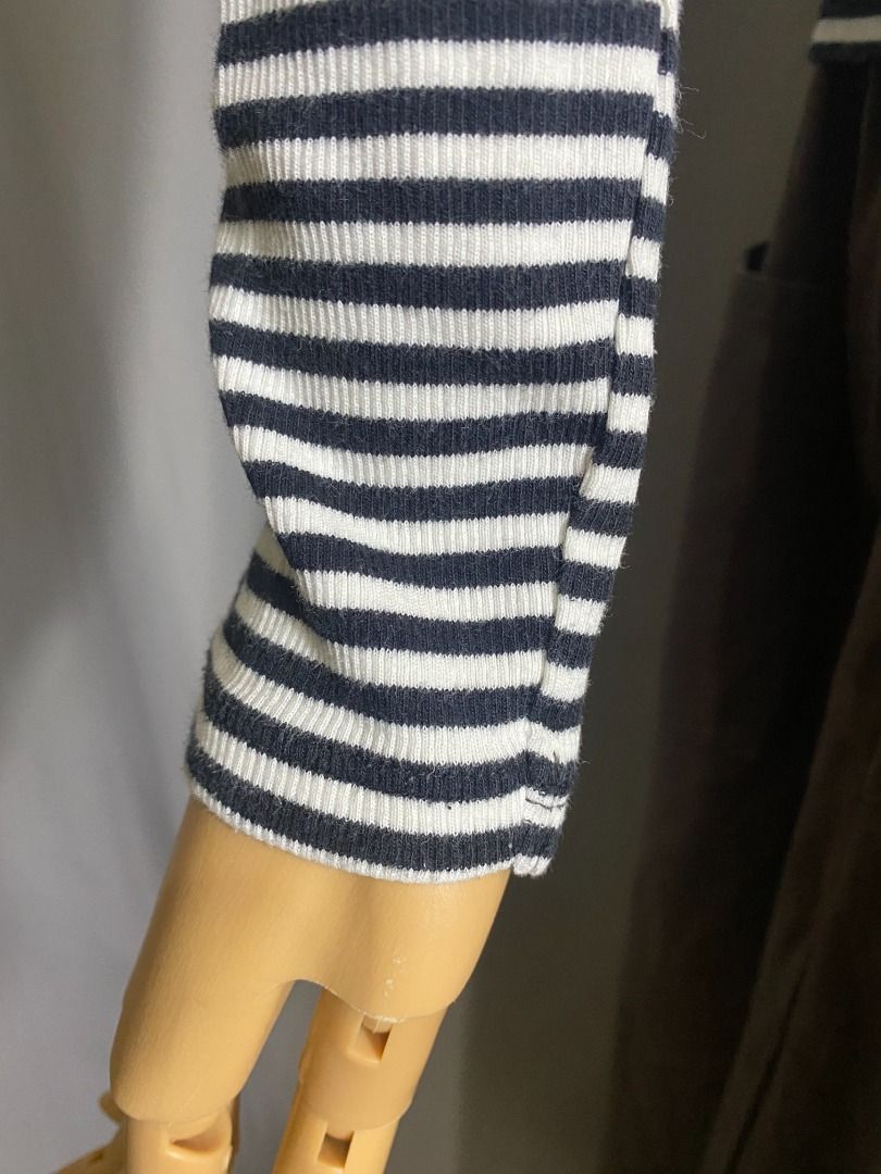 HQ Monki Black and white Stripes Pullover top (Category: Longsleeves) located in Las Pinas. Submitted by ipickyou (Listing ID 1442486262, Image 3). Description: Unwashed Condition: 10/10 𝗣𝗿𝗶𝗰𝗲: ₱𝟰𝟱𝟬 𝗠𝗲𝗮𝘀𝘂𝗿𝗲𝗺𝗲𝗻𝘁𝘀 𝘄𝗵𝗲𝗻 𝗹𝗮𝗶𝗱 𝗳𝗹𝗮𝘁: -Size M -Shoulder to shoulder: 14” -Armpit to armpit: 17” -Length: 21”.