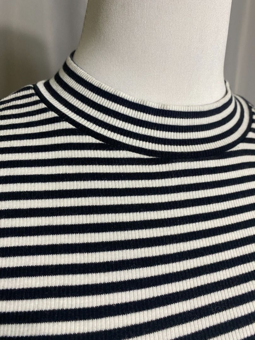 HQ Monki Black and white Stripes Pullover top (Category: Longsleeves) located in Las Pinas. Submitted by ipickyou (Listing ID 1442486262, Image 2). Description: Unwashed Condition: 10/10 𝗣𝗿𝗶𝗰𝗲: ₱𝟰𝟱𝟬 𝗠𝗲𝗮𝘀𝘂𝗿𝗲𝗺𝗲𝗻𝘁𝘀 𝘄𝗵𝗲𝗻 𝗹𝗮𝗶𝗱 𝗳𝗹𝗮𝘁: -Size M -Shoulder to shoulder: 14” -Armpit to armpit: 17” -Length: 21”.