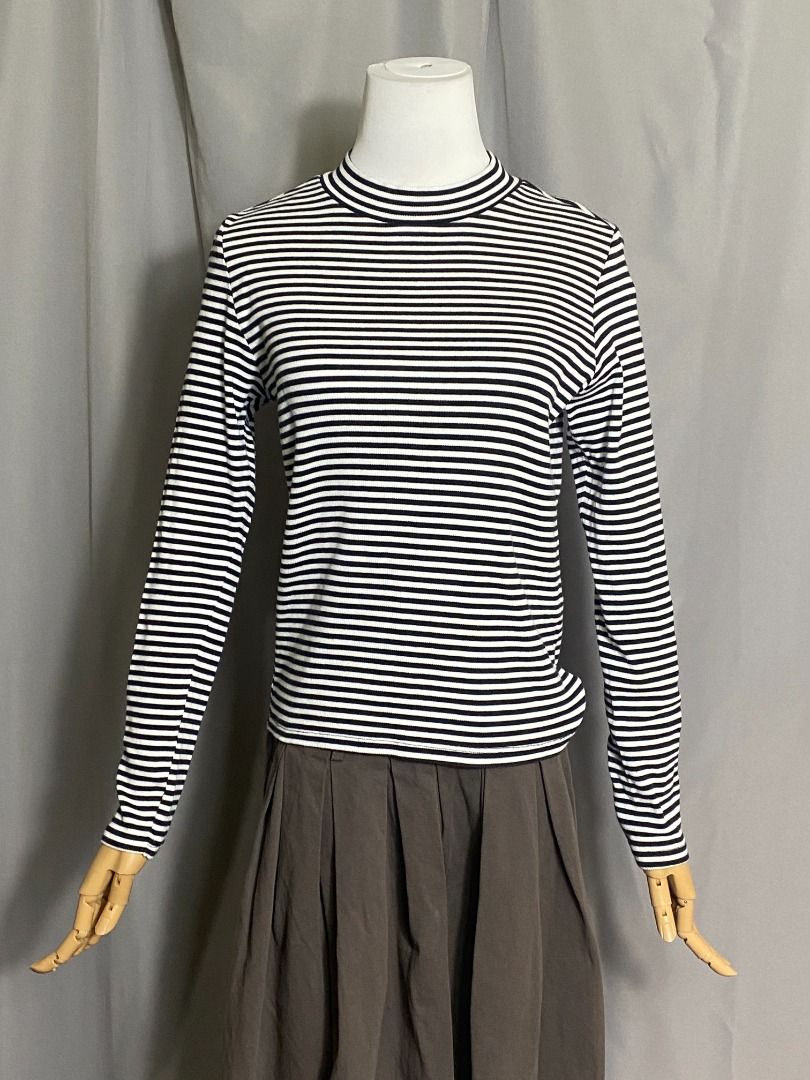 HQ Monki Black and white Stripes Pullover top (Category: Longsleeves) located in Las Pinas. Submitted by ipickyou (Listing ID 1442486262, Image 1). Description: Unwashed Condition: 10/10 𝗣𝗿𝗶𝗰𝗲: ₱𝟰𝟱𝟬 𝗠𝗲𝗮𝘀𝘂𝗿𝗲𝗺𝗲𝗻𝘁𝘀 𝘄𝗵𝗲𝗻 𝗹𝗮𝗶𝗱 𝗳𝗹𝗮𝘁: -Size M -Shoulder to shoulder: 14” -Armpit to armpit: 17” -Length: 21”.