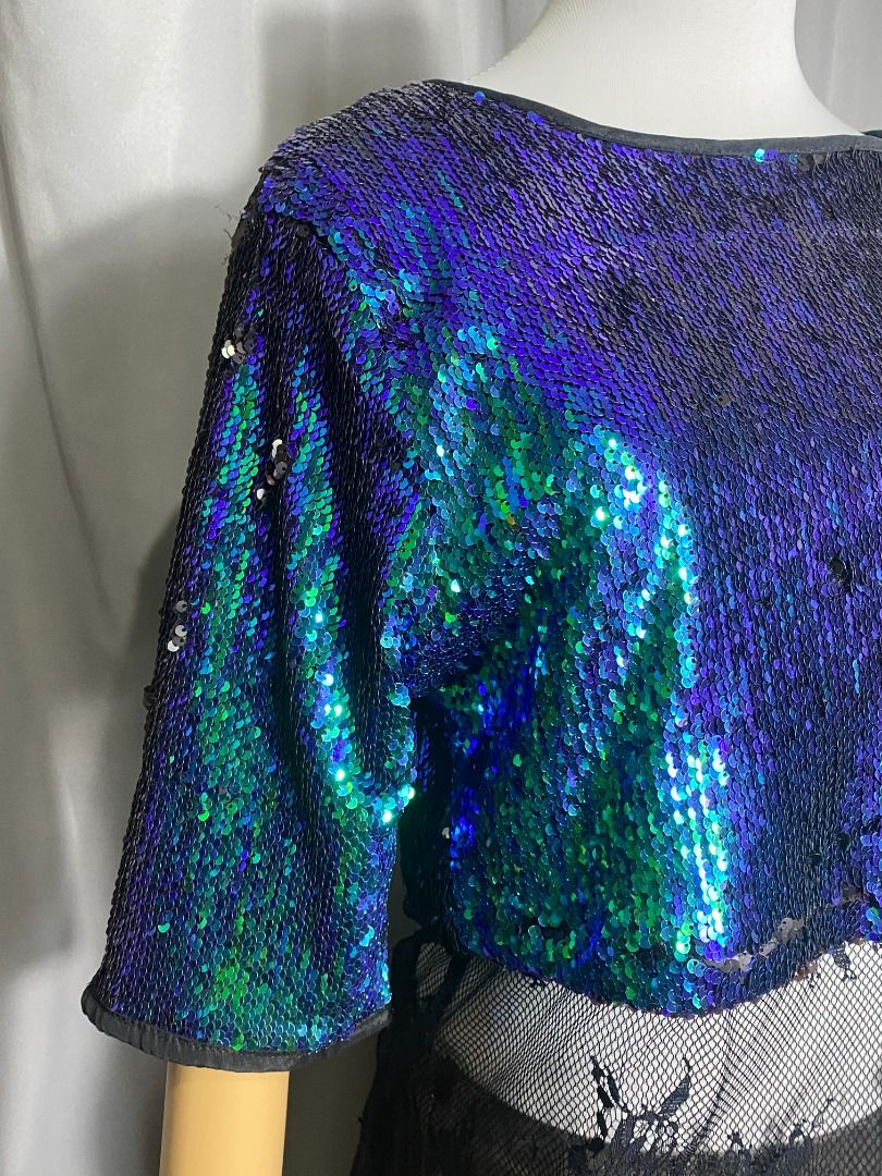 HQ Sequined Green Top with lace hem (Category: Blouses) located in Las Pinas. Submitted by ipickyou (Listing ID 1442488557, Image 2). Description: Unwashed Condition: 10/10 𝗣𝗿𝗶𝗰𝗲: ₱𝟲𝟴𝟬 𝗠𝗲𝗮𝘀𝘂𝗿𝗲𝗺𝗲𝗻𝘁𝘀 𝘄𝗵𝗲𝗻 𝗹𝗮𝗶𝗱 𝗳𝗹𝗮𝘁: -Shoulder to shoulder: 15” -Armpit to armpit: 19” -Length: H 15 1/2”, L 43”.
