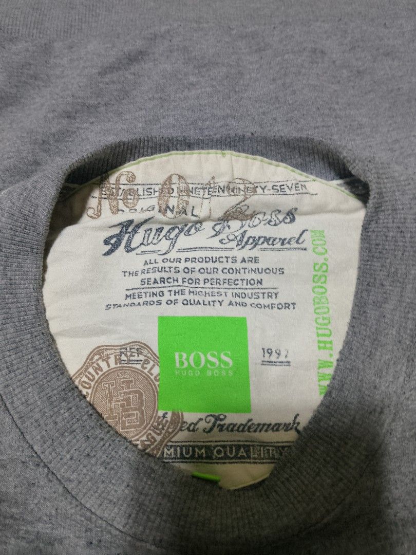 Hugo Boss crewneck sweatee (Category: Coats, Jackets and Outerwear) located in Valenzuela. Submitted by joshwrldselection (Listing ID 1442530377, Image 3). Description: medium - large embosed logo very good condition fine lints only thrift..