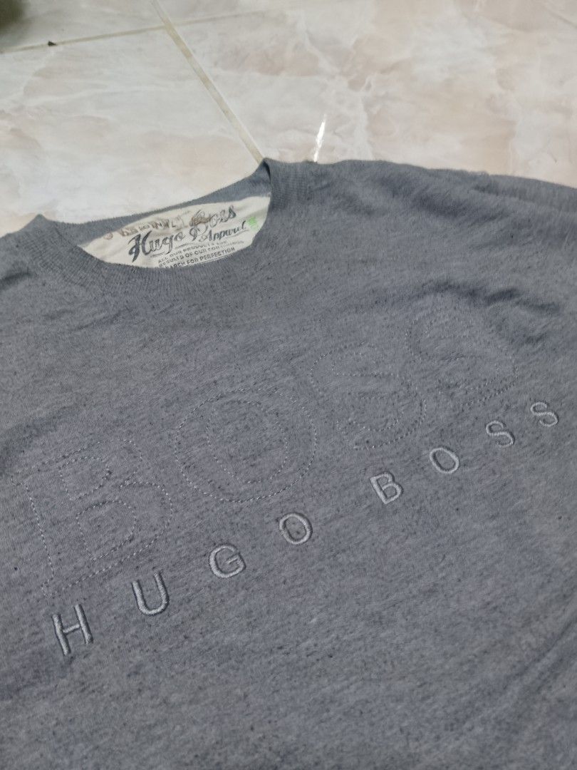 Hugo Boss crewneck sweatee (Category: Coats, Jackets and Outerwear) located in Valenzuela. Submitted by joshwrldselection (Listing ID 1442530377, Image 2). Description: medium - large embosed logo very good condition fine lints only thrift..
