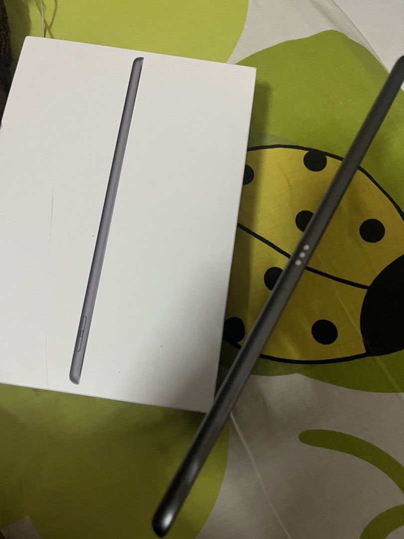 Ipad 9th (Category: iPad) located in Kuala Lumpur. Submitted by Beatrice_ (Listing ID 1442394873, Image 3). Description: Ipad with box (without charger).