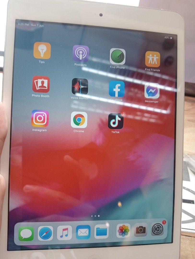 Ipad mini 2 (Category: iPad) located in Manila. Submitted by gentlecrystalmae (Listing ID 1442502260, Image 3). Description: ipad mini 2 16gb ios 12 (parang iphone 6) nagagamit mga apps, tiktok, messenger, ig and facebook 2k meet up qc .