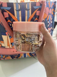 (Category: ) located in . Submitted by deluna_wardrobe (Listing ID 1442472406, Image 1). Description: .