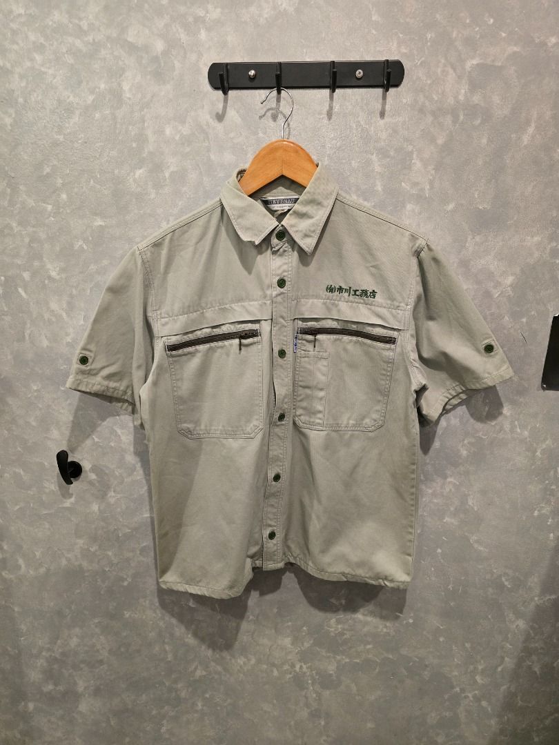 Japanese Workwear Crop Polo (Category: Tshirts & Polo Shirts ) located in Quezon City. Submitted by outofhabits_store (Listing ID 1442399740, Image 1). Description: Size: Medium Width: 21 inches Length: 23 inches Payment method: GCash Shipping options (shouldered by buyer): J&T 3-7 days, Lalamove or Grab within the day Location: Quezon City Please manage your expectations as this item is not brand new. Color may vary due to lighting, but we try t