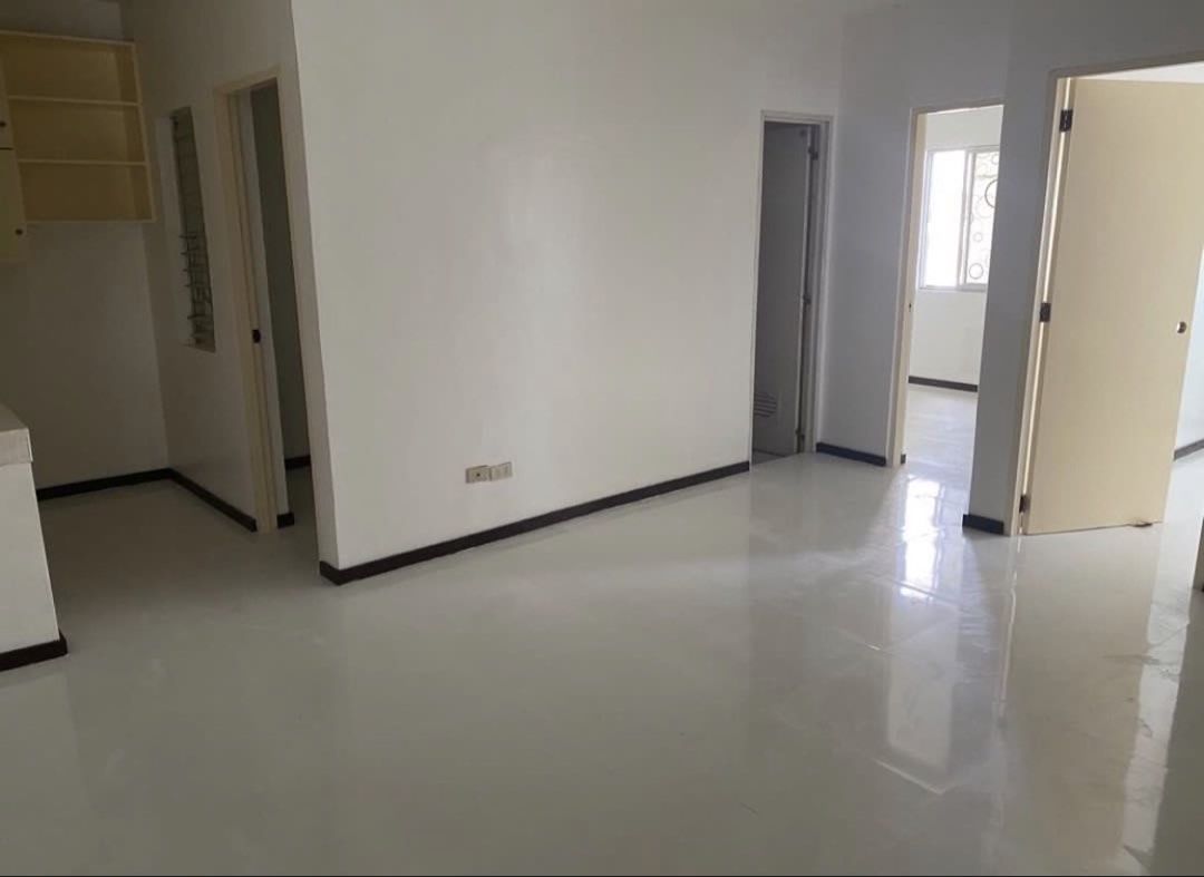 Kapitolyo 2BR w maids for rent (Category: Apartments & Condos) located in Pasig City. Submitted by mike.aglipay (Listing ID 1442436272, Image 3). Description: 15 year old condo type 2 bedroom plus maids room . Cheapest Along main road . In front of DMCI condo. 5000 for additional parking.