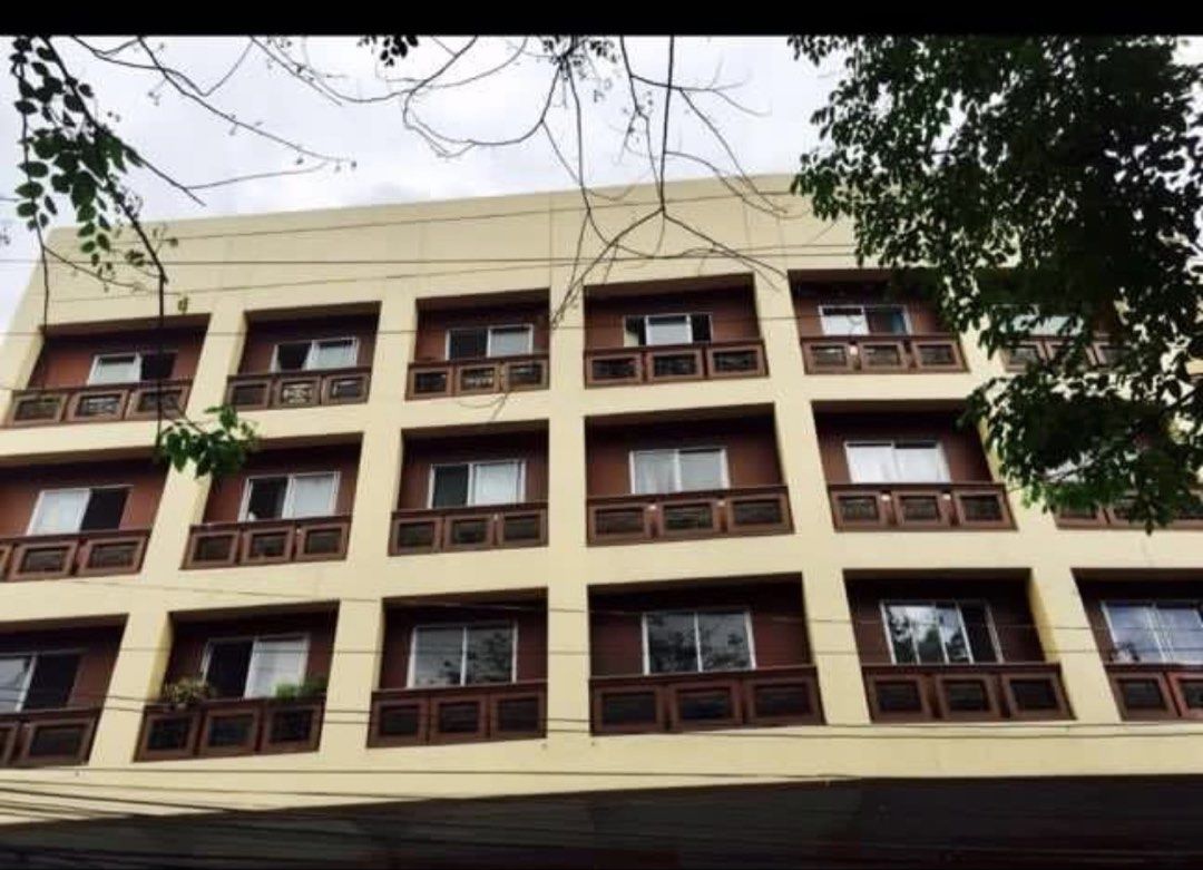 Kapitolyo 2BR w maids for rent (Category: Apartments & Condos) located in Pasig City. Submitted by mike.aglipay (Listing ID 1442436272, Image 1). Description: 15 year old condo type 2 bedroom plus maids room . Cheapest Along main road . In front of DMCI condo. 5000 for additional parking.