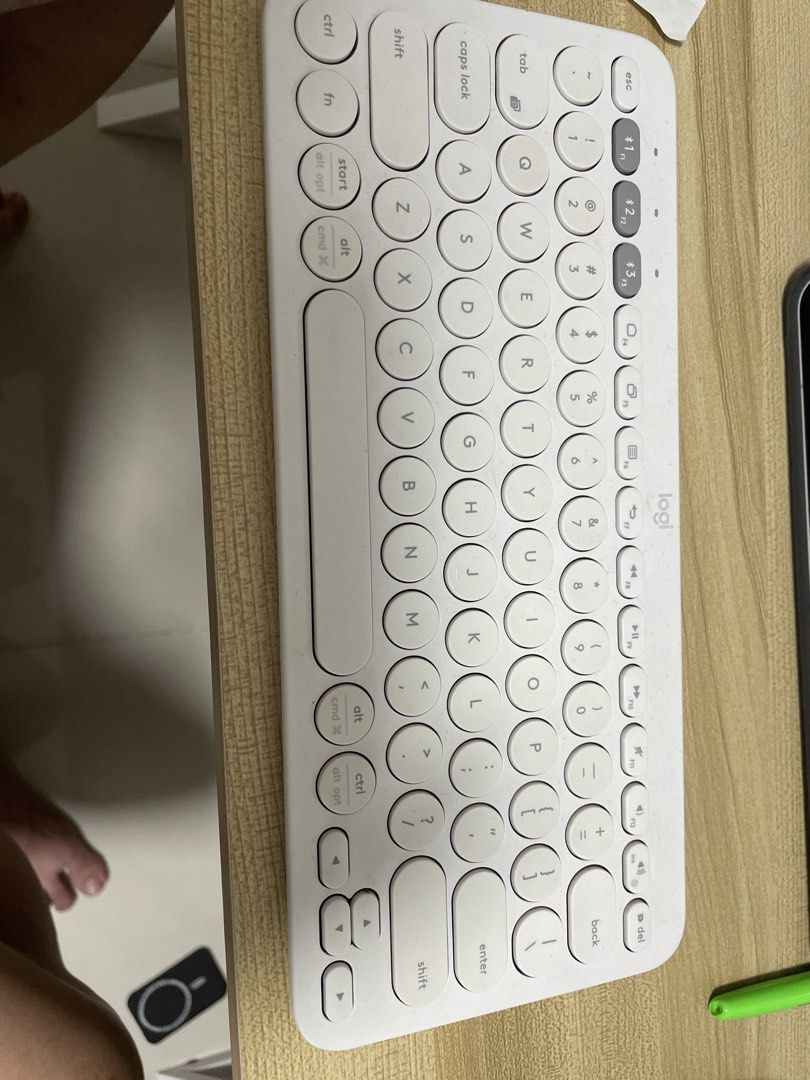 Logitech K380 Multi-Device Bluetooth Keyboard White475629308923750400