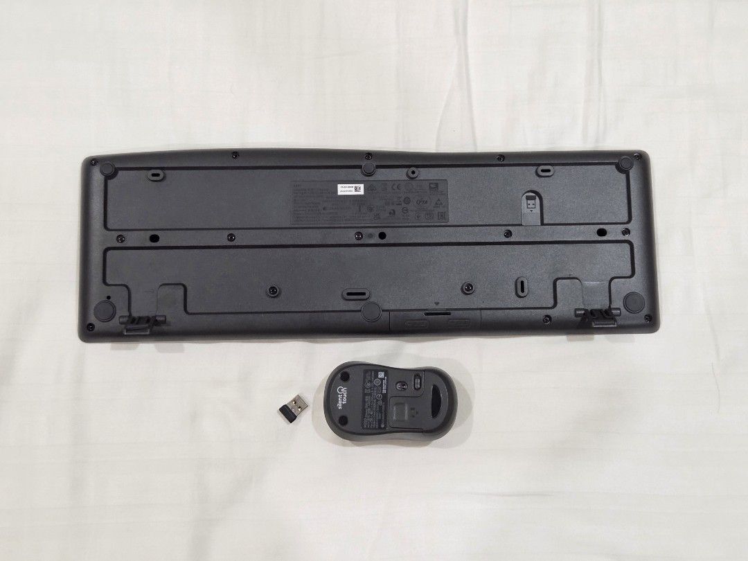 Logitech Mk295 SilentTouch Wireless Keyboard and Mouse Combo with USB Receiver475874897052323841