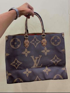 (Category: ) located in . Submitted by slurpy_thrift (Listing ID 1442359798, Image 1). Description: .