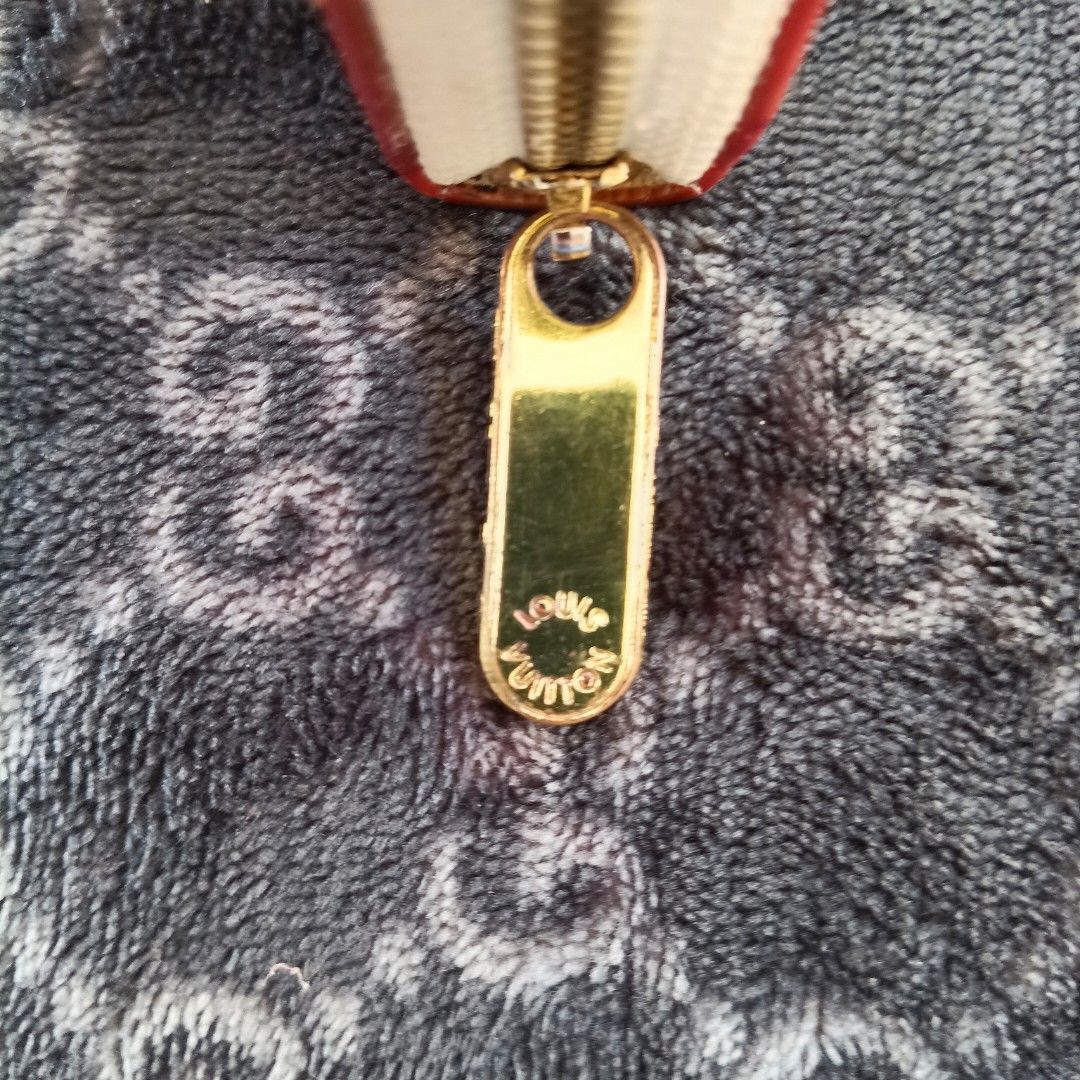 Louis Vuitton Takashi Murakami Monogram Multicolore Zippy Wallet (Category: Luxury Bags & Wallets) located in Iloilo. Submitted by bellabeigefinds (Listing ID 1442449985, Image 3). Description: Description: (#C60017) Selling this vintage Louis Vuitton x Takashi Murakami Monogram Multicolore Zippy Wallet in white/vibrant pink interior. A beautiful, iconic Y2K collaboration piece perfect for everyday use or a restoration project..