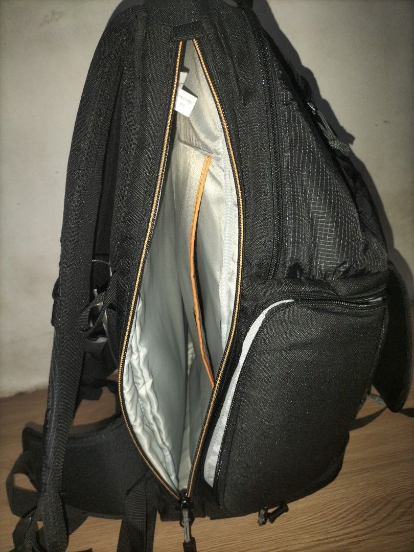 Lowepro camera bag w/ laptop compartment (Category: Backpacks) located in Las Pinas. Submitted by limalfredo33 (Listing ID 1442352332, Image 3). Description: .