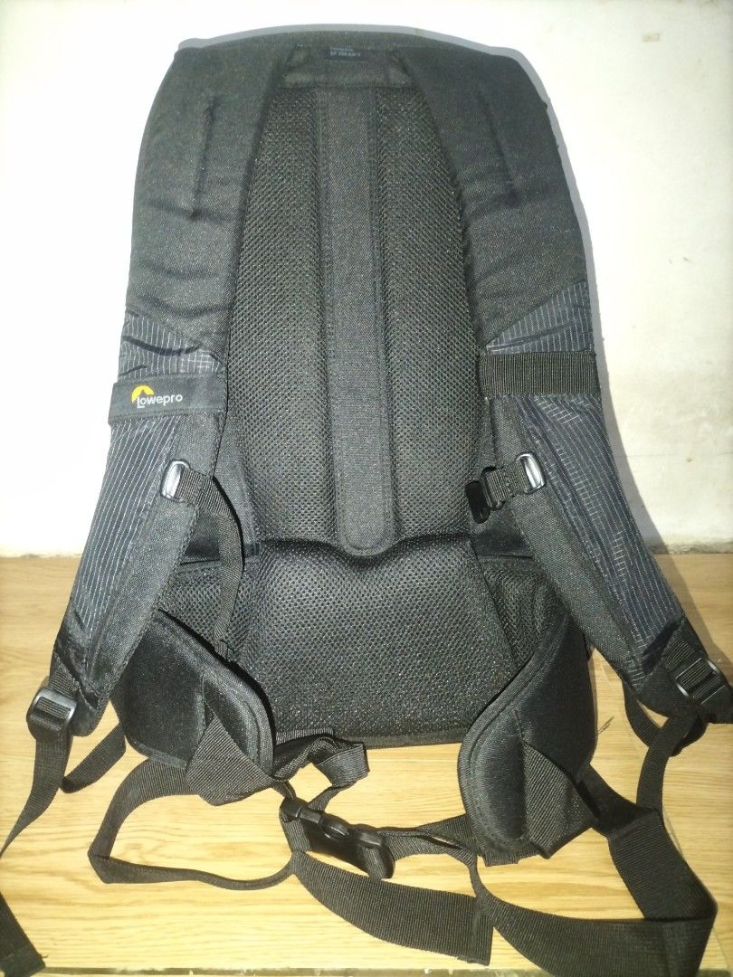 Lowepro camera bag w/ laptop compartment (Category: Backpacks) located in Las Pinas. Submitted by limalfredo33 (Listing ID 1442352332, Image 2). Description: .