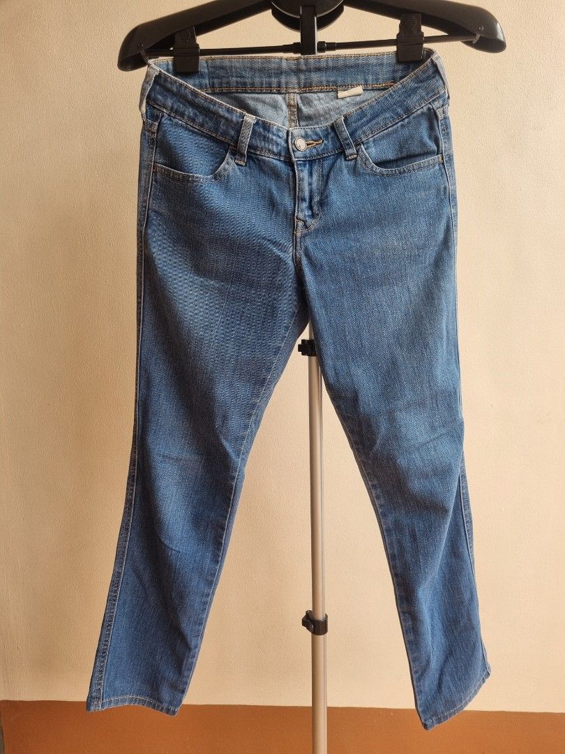 Low-waist skinny jeans (Category: Jeans) located in Las Pinas. Submitted by homedispatch (Listing ID 1442435934, Image 2). Description: Product No. 153 Product: Low-waist skinny jeans Condition: Lightly used Price: ₱300 Size: Fits small to medium Dimensions (approx. when laid flat): • Length: 34.5" • Waist to crotch: 9.3" • Waist: 15" (full waistline 30") Flaws: No observable flaws RfS: Decluttering, no longer fits *Model photos are digitally gen