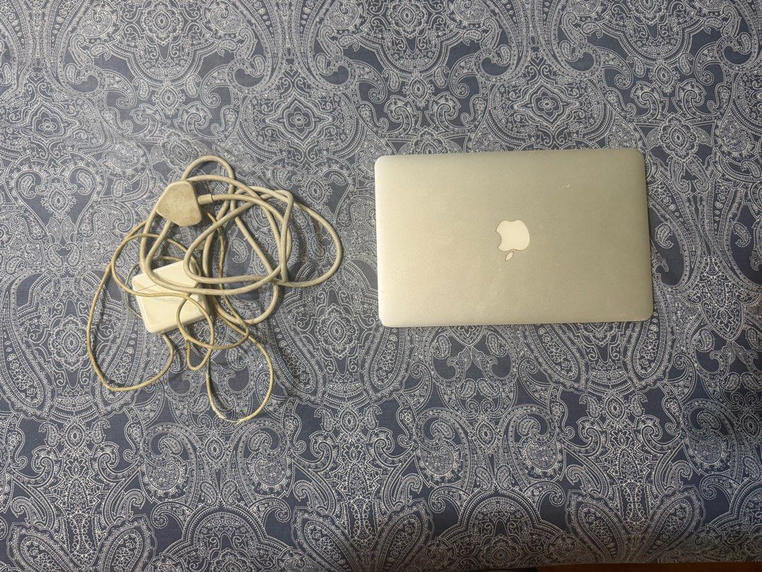 MacBook Air (11 inch early 2015)475621965411143683
