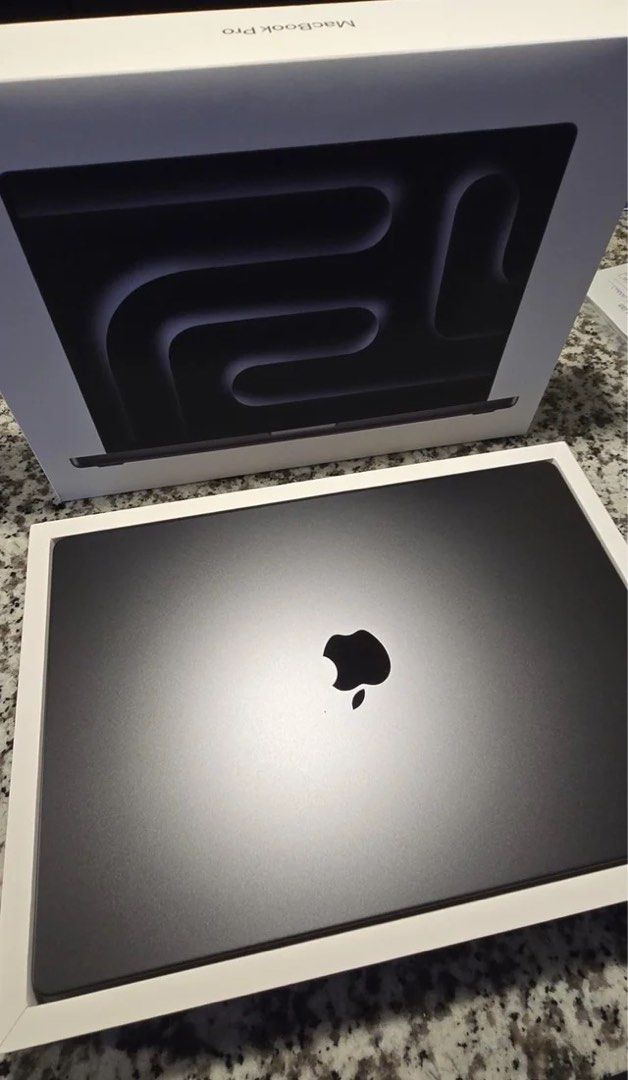 MacBook Pro m5 Max 36GB +2TB475984495913871361