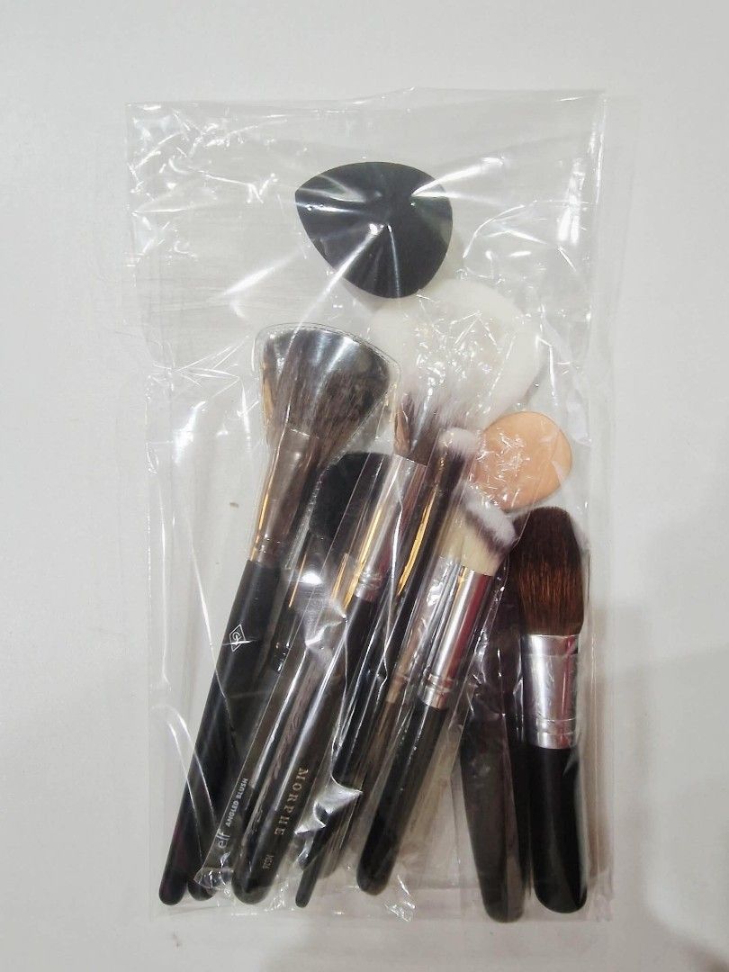 Make Up Brushes & Puff (Black Set) (Category: Makeup) located in Quezon City. Submitted by floreskari78555 (Listing ID 1442459257, Image 3). Description: Make up Brushes & Puff (Black Set) 10pcs Make Up Brushes 3pcs Sponges & Puff High-quality make up brushes Branded Onhand Authentic 💯.