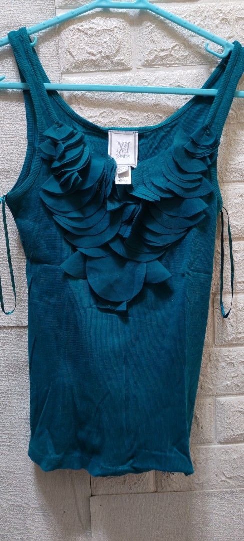 Mango top/sleeveless (Category: Sleeveless) located in Rizal. Submitted by annmaria_declutter (Listing ID 1442435342, Image 1). Description: - Teal tank top from NYC Jeans - Ribbed fabric texture - Pretty floral applique design on the front - Versatile for layering or wearing solo - Simple and chic style.
