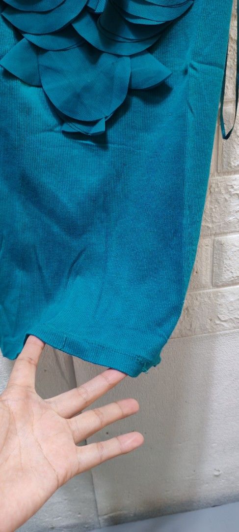 Mango top/sleeveless (Category: Sleeveless) located in Rizal. Submitted by annmaria_declutter (Listing ID 1442435342, Image 3). Description: - Teal tank top from NYC Jeans - Ribbed fabric texture - Pretty floral applique design on the front - Versatile for layering or wearing solo - Simple and chic style.