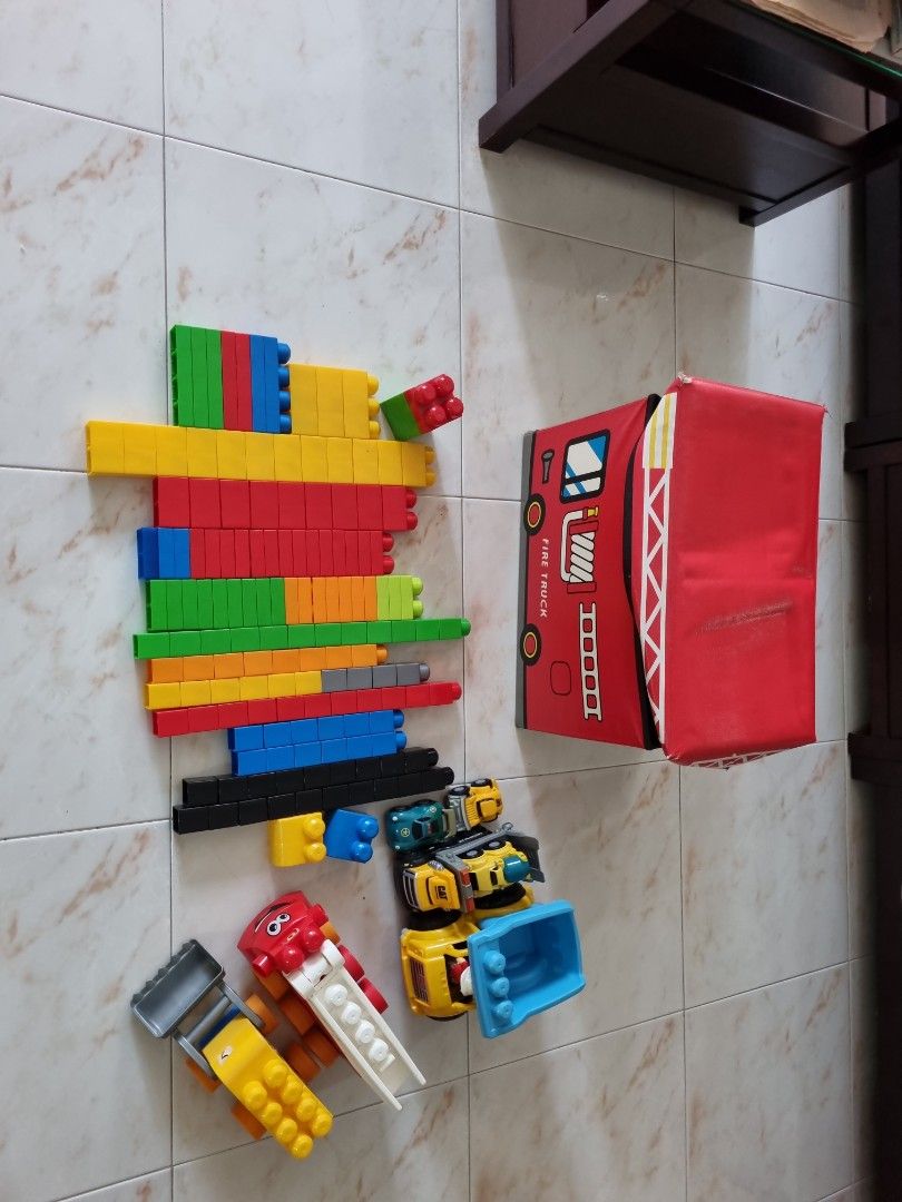 Mega blocks (Category: Lego & Building Sets) located in Singapore. Submitted by kohsi4312c34152 (Listing ID 1442353564, Image 1). Description: Mega blocks sets Well used but still in good condition More than 180 parts Price negotiable Pay with cash or pay now.