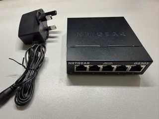 NETGEAR GS305 Network Switch with Power Adapter484852012124753920