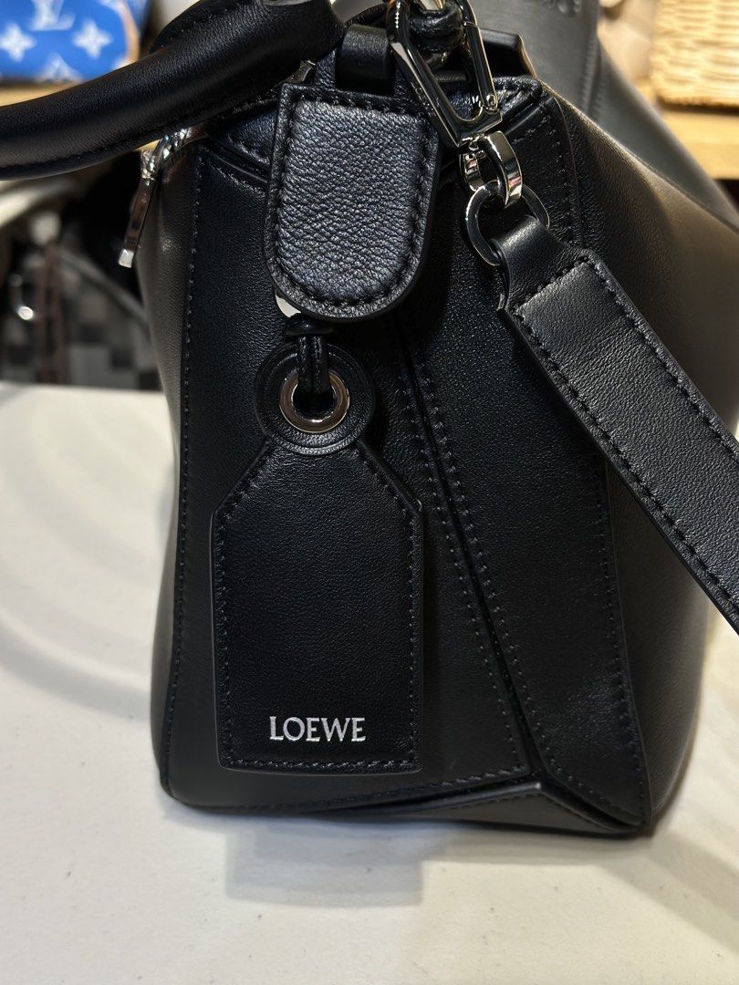 New loewe puzzle shoulder bag (Category: Luxury Bags & Wallets) located in Manila. Submitted by luxuryprelovedselection (Listing ID 1442536322, Image 2). Description: JUST LANDED & ONHAND ✨ Loewe Puzzle Edge Shoulder Bag Black Smooth Leather, Silver Hardware Effortless sling or top handle carry One stock only. Message us to reserve!.