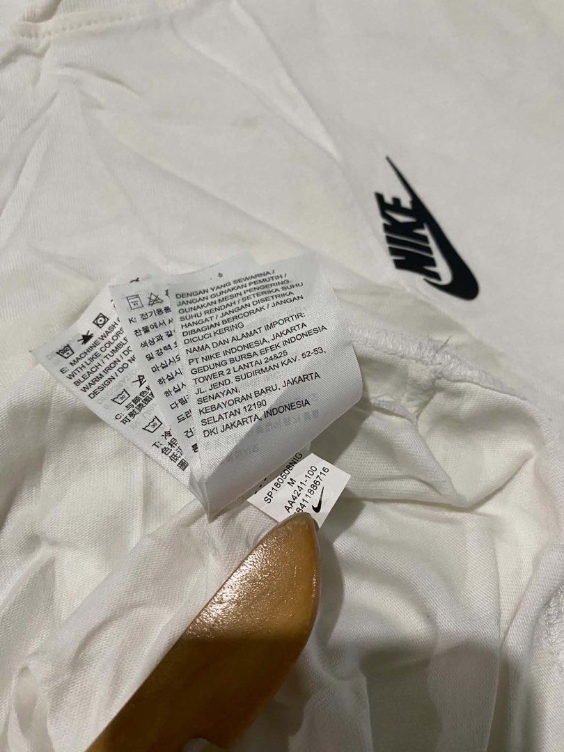Nike (Category: Tshirts & Polo Shirts ) located in Angeles City. Submitted by bashthriftstuff123 (Listing ID 1442415815, Image 3). Description: Nike tee Size medium Width 19.5 Length 28 Verygood condi No issue 350 + ship.