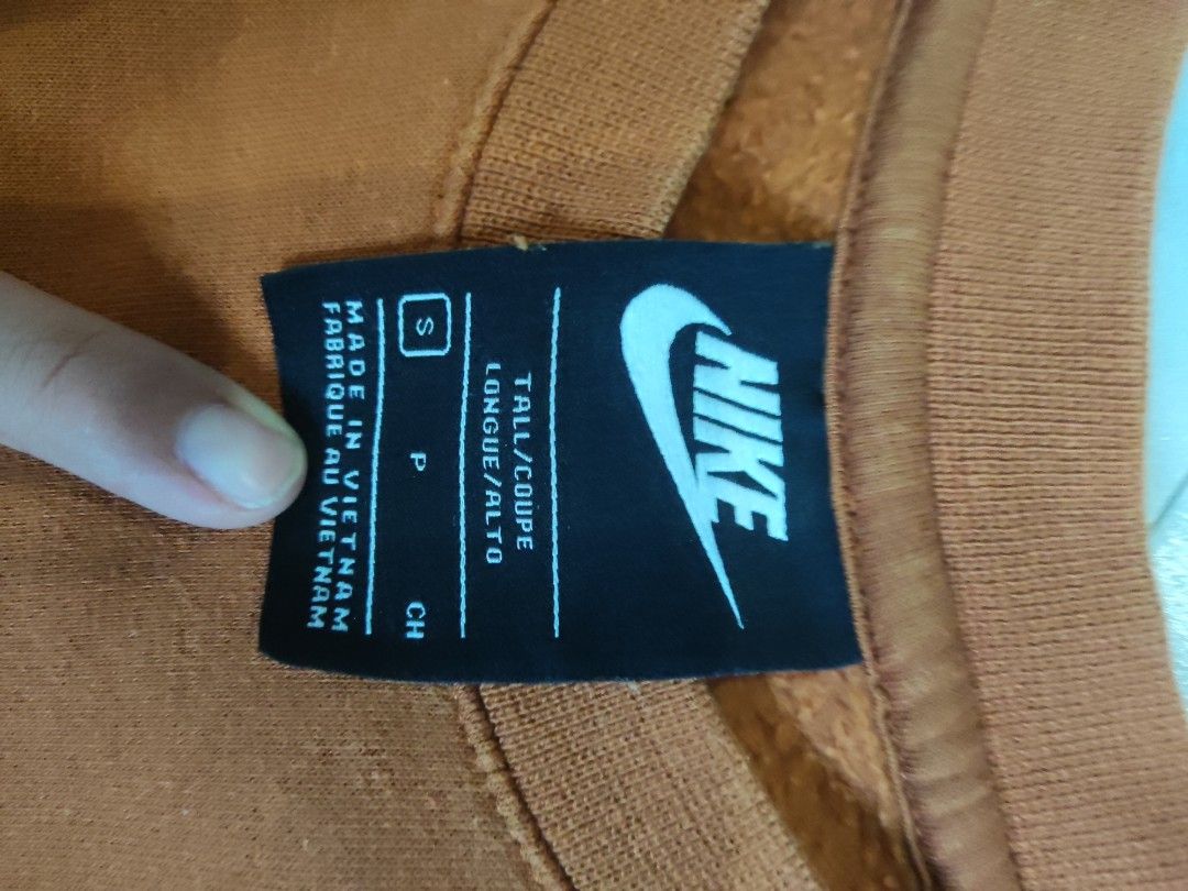 Nike Crewneck Sweatshirt - Brown - Size S (Category: Coats, Jackets and Outerwear) located in Bacoor. Submitted by pat0404 (Listing ID 1442449520, Image 3). Description: - Orange Nike crewneck sweatshirt - Size S - Made in Vietnam - Material: 60% Cotton, 20% Polyester - Ideal for casual wear - Features classic Nike logo on the chest - Long sleeves with ribbed cuffs and hem - Comfortable and classic design Small to Medium No issue.