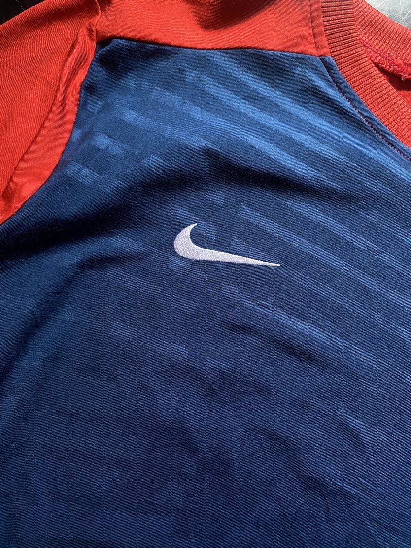Nike Longsleeve (Category: Coats, Jackets and Outerwear) located in Abucay. Submitted by ukaystream (Listing ID 1442435645, Image 2). Description: NEGOTIABLE Size: XL Width: 25 Length: 28 Issue (s): None Condition: 9/10 Direct Personal Message for Offers Just Swipe for Other Details Washed and Ready to Wear We Can Ship Nation Wide‼️ .