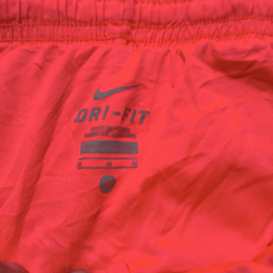 Nike women's short (Category: Activewear) located in Calatrava. Submitted by ermitany0 (Listing ID 1442395685, Image 2). Description: Madam Excellent condition Size: Medium ( 28-32 ) Length: 10" Leg opening: 12" Please check photos for more details ✅⬇️ Location: Negros Occidental Pm if interested 📩📩📩📩🙂.