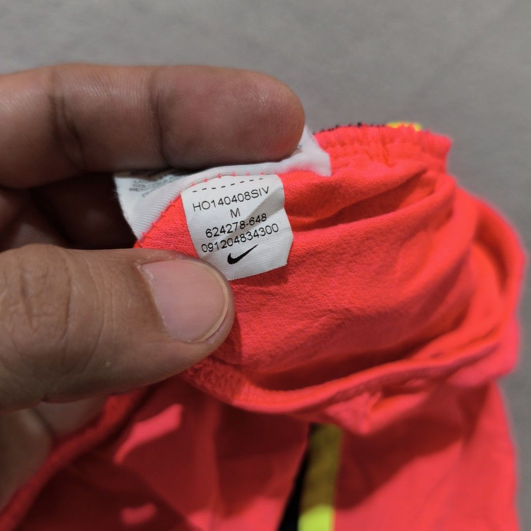 Nike women's short (Category: Activewear) located in Calatrava. Submitted by ermitany0 (Listing ID 1442395685, Image 3). Description: Madam Excellent condition Size: Medium ( 28-32 ) Length: 10" Leg opening: 12" Please check photos for more details ✅⬇️ Location: Negros Occidental Pm if interested 📩📩📩📩🙂.