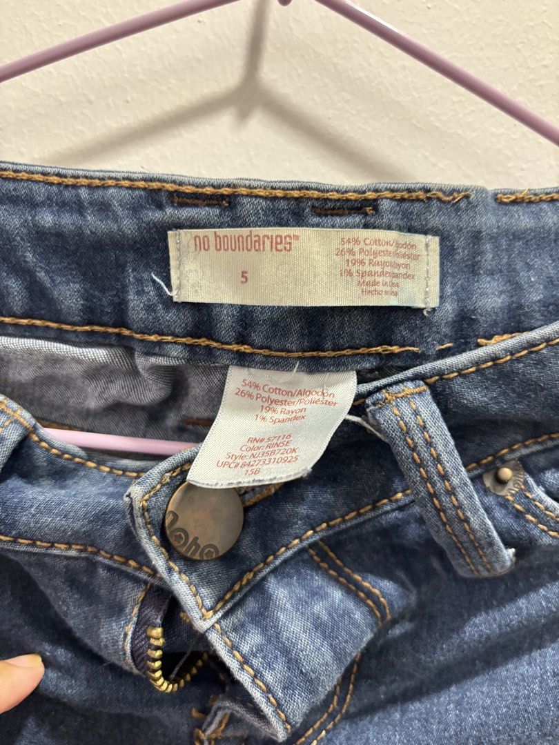 No Boundaries Blue Denim Jeans Size 5 (Category: Jeans) located in Paranaque City. Submitted by sashimimai (Listing ID 1442450163, Image 2). Description: - Brand: No Boundaries - Type: Blue Denim Jeans - Size: 5 - Material: Cotton blend with rayon and spandex for stretch - Features: Classic five-pocket style, button and zip closure - Occasion: Great for everyday wear.