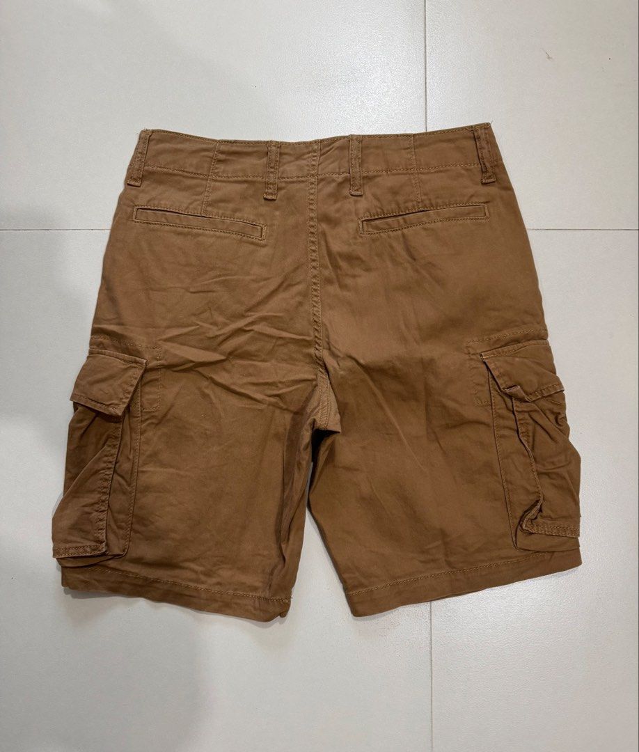 OLD NAVY CARGO SHORT DAPPER BROWN (Category: Shorts) located in Pasig City. Submitted by _king.declutter (Listing ID 1442457672, Image 3). Description: FOR SALE ONLY NO SWAP TRADE🚩 DECLUTTER SALE NOT THIRFTED OR UKAY ALL PERSONAL ITEMS🚩 BRAND: OLD NAVY CARGO SHORTS SIZE : 31-32 CONDITION: LIKE NEW CONDITION COLOR : DAPPER BROWN PRICE : 999 ORIGINAL PRICE: 2500 MEET UP PICK UP ORTIGAS PASIG ONLY DELIVERY LALAMOVE J&T LBC GRAB TOKTOK.