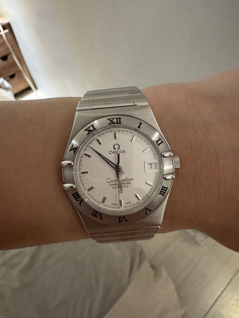 Omega Constellation LM Chronometer 35mm 17cm (Category: Luxury Watches) located in Makati City. Submitted by marckyboy (Listing ID 1442498551, Image 2). Description: - Omega Constellation Automatic Watch - Elegant silver dial with Roman numeral hour markers - Convenient date window at 3 o'clock - Durable stainless steel bracelet - Includes original box - Ideal for watch collectors Product name Constellation Light Messenger Item Number 012109F Mod