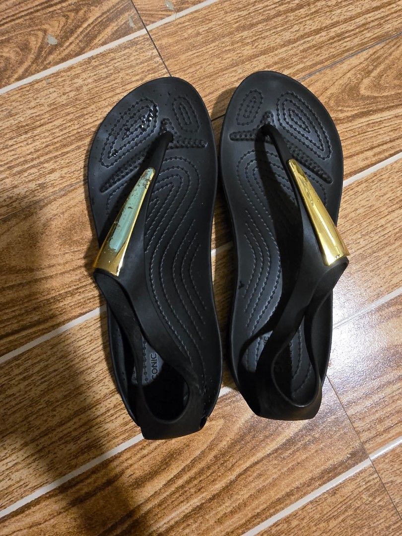 Original Crocs Black Flip Flops with Gold Accent (Category: Slippers and slides) located in Mandaluyong City. Submitted by d1palmj (Listing ID 1442499966, Image 1). Description: - Original Classic black Crocs flip flops - W8 - Features a stylish gold accent on the strap - Durable sole with signature Crocs tread pattern - Easy slip-on and slip-off design - Ideal for casual outings, beach days, or everyday comfort - Known for comfort and long-lasti